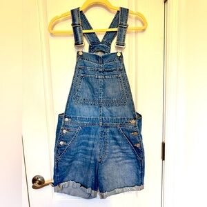 GAP OVERALL SHORTS